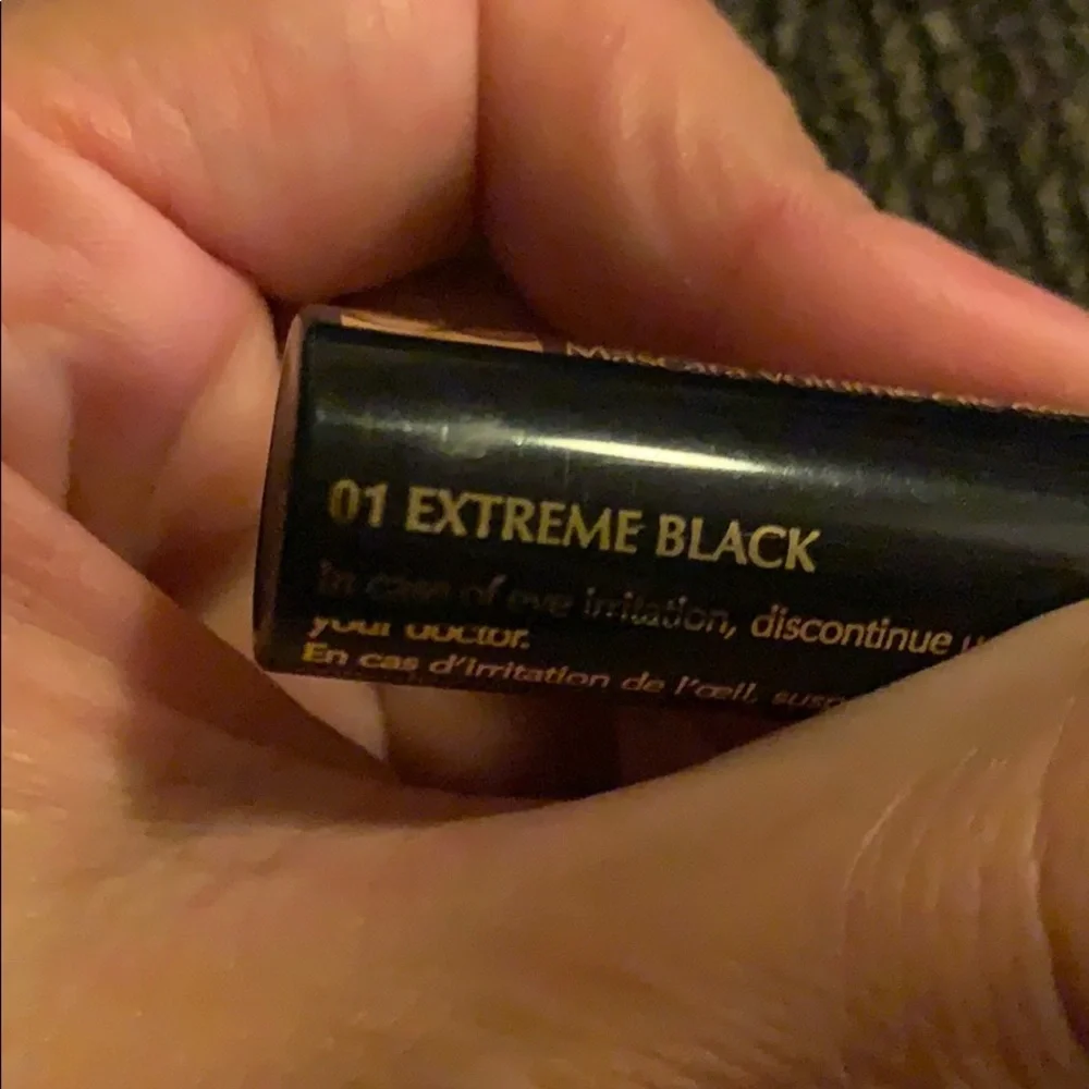 🆕 Estée Lauder Sumptuous Extreme Mascara in Extreme Black